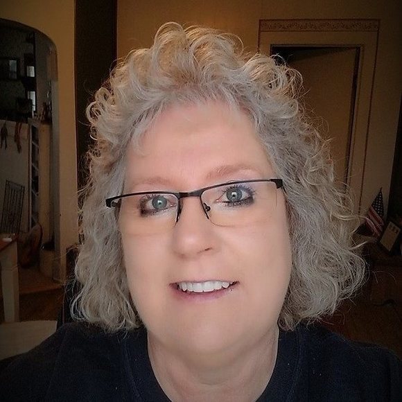 Meet your Posher, Tressie - Picture 1 of 1